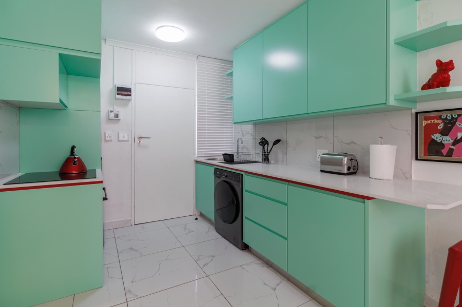 1 Bedroom Property for Sale in Sea Point Western Cape